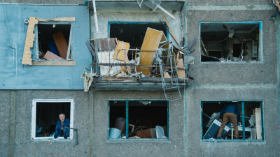 Жителі у своїх квартирах після нічного вибуху. Краматорськ, 5 травня 2022. Фото: Павел Пєньонжек