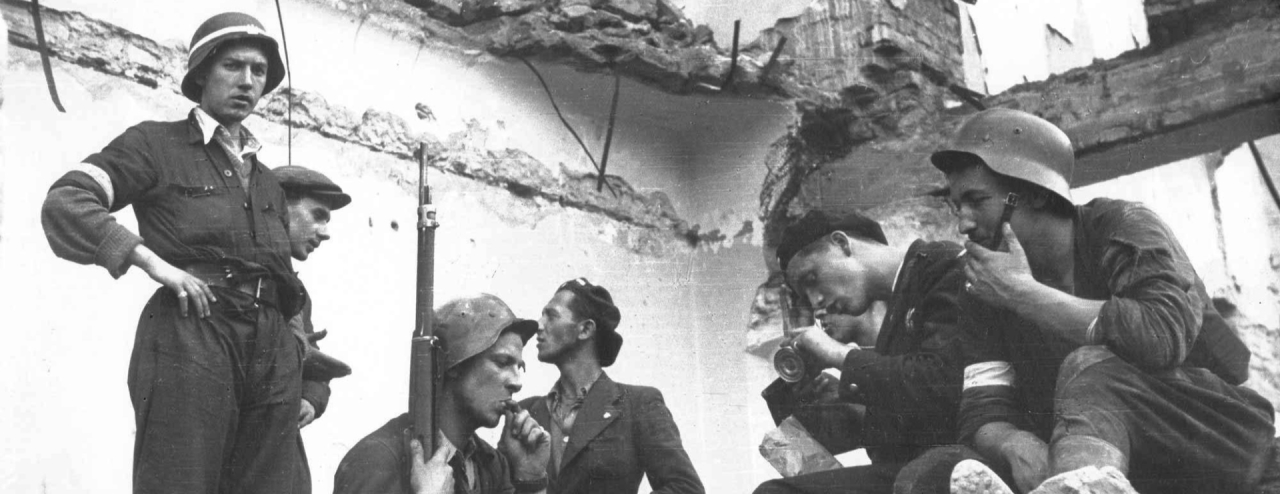 Учасники Варшавського повстання, 1944 рік. Джерело: Cпеціальний випуск варшавського щотижневика «Столиця»