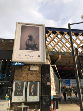 Une exposition pour l'exposition Hold Still de la National Portrait Gallery