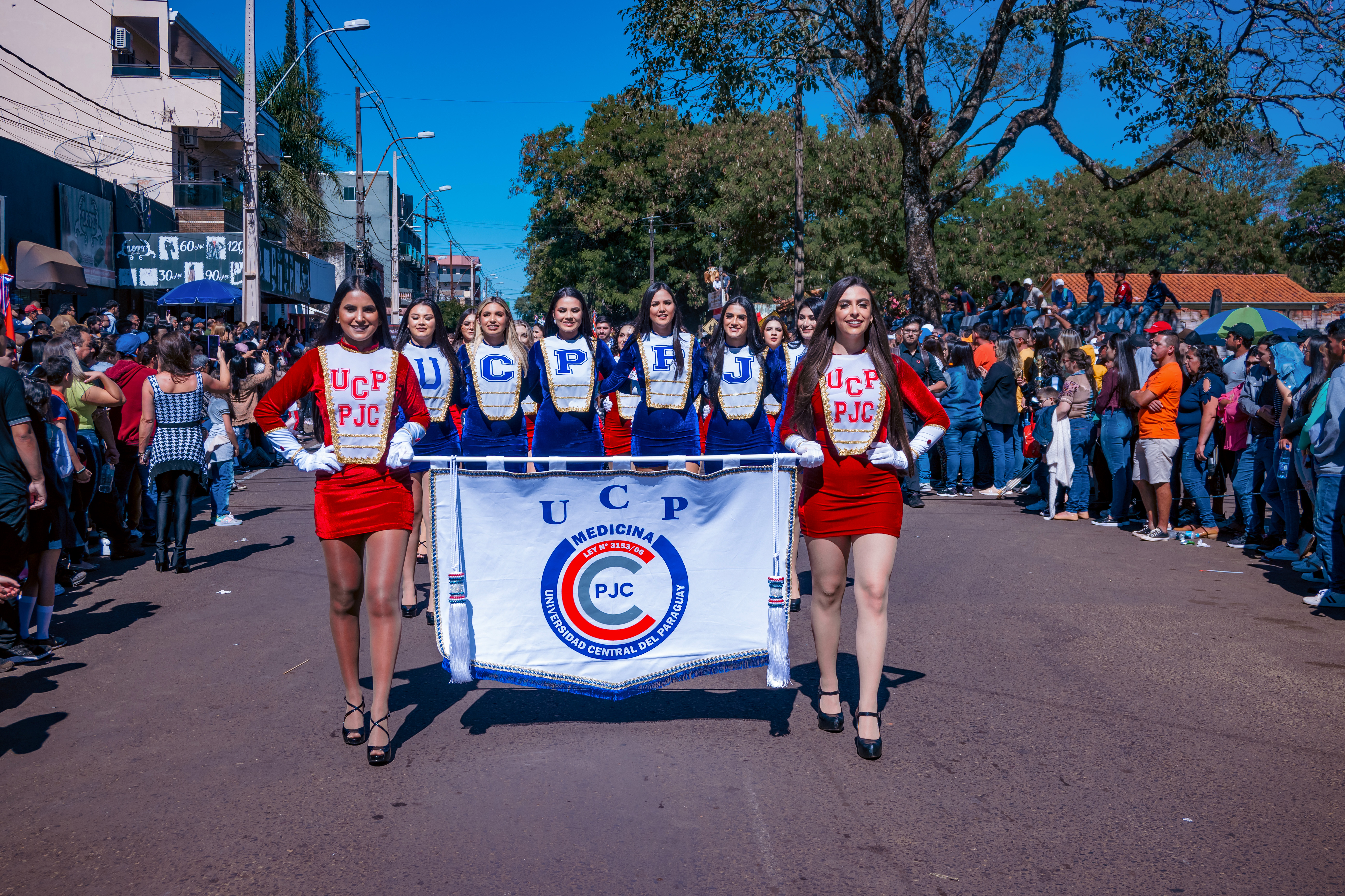 Universidad Central del Paraguay destaca en el desfile cívico estudiantil por el Aniversario de Independencia