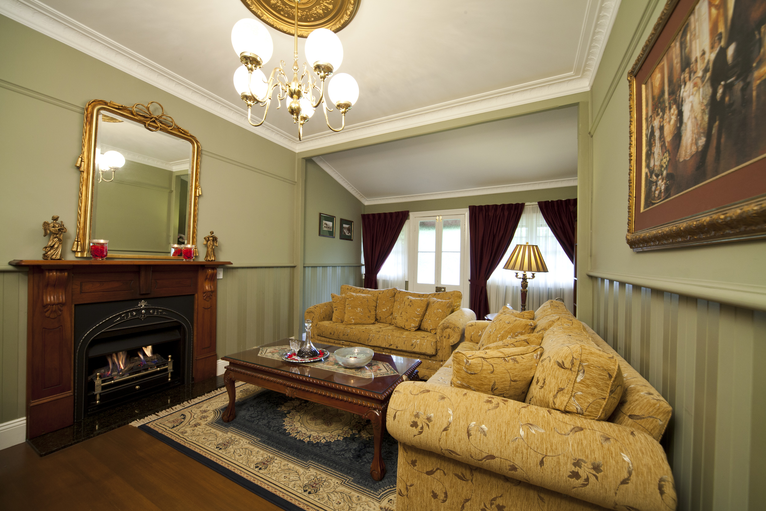 Leura Rose Cottage, Leura Blue Mountains lounge room