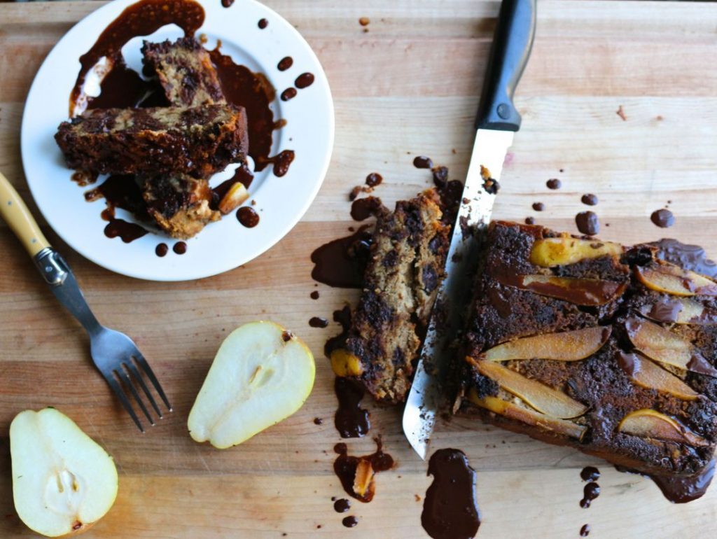 Banana bread with pears and honeyed chocolate sauce