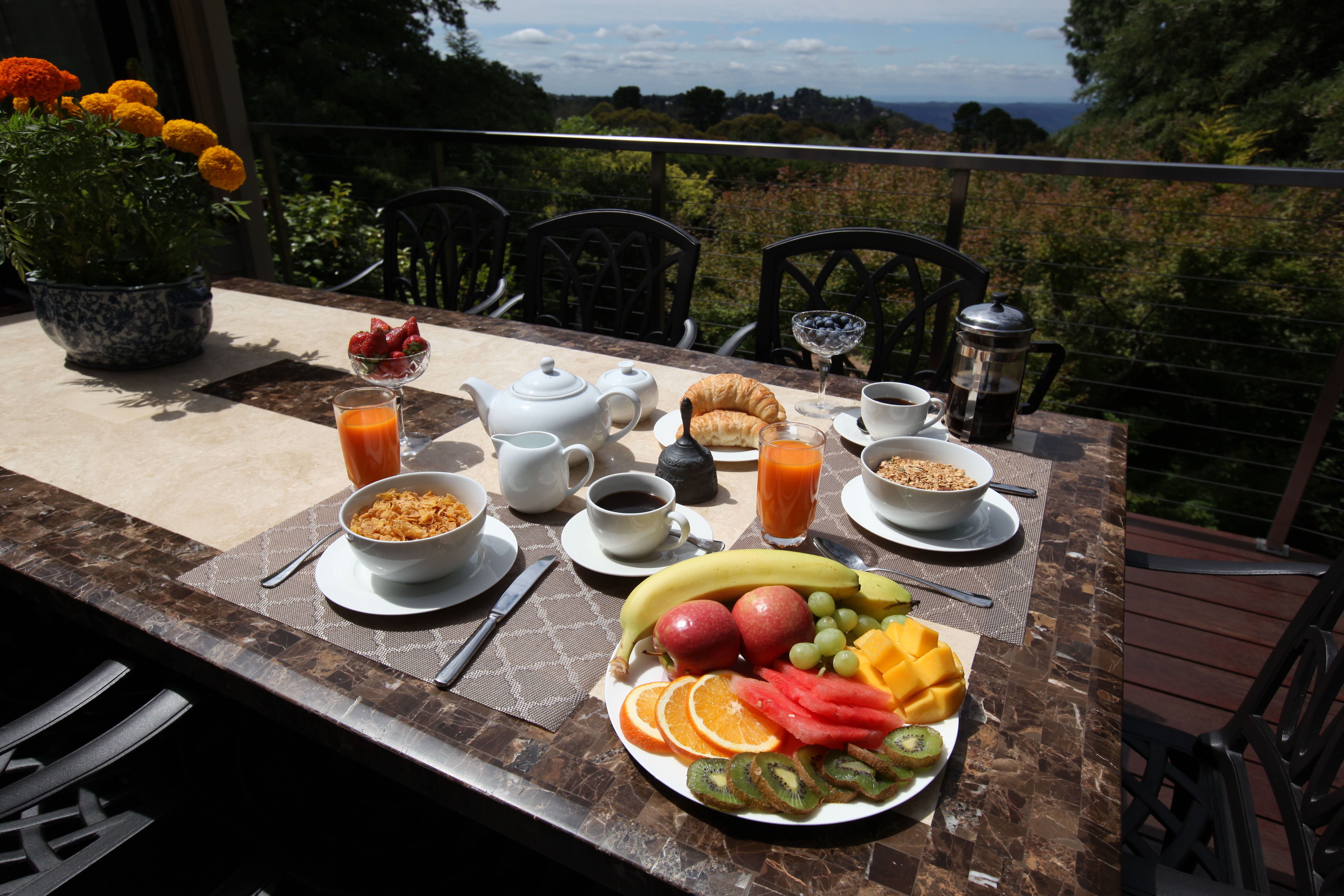 Breakfast overlooking the Jamison Valley