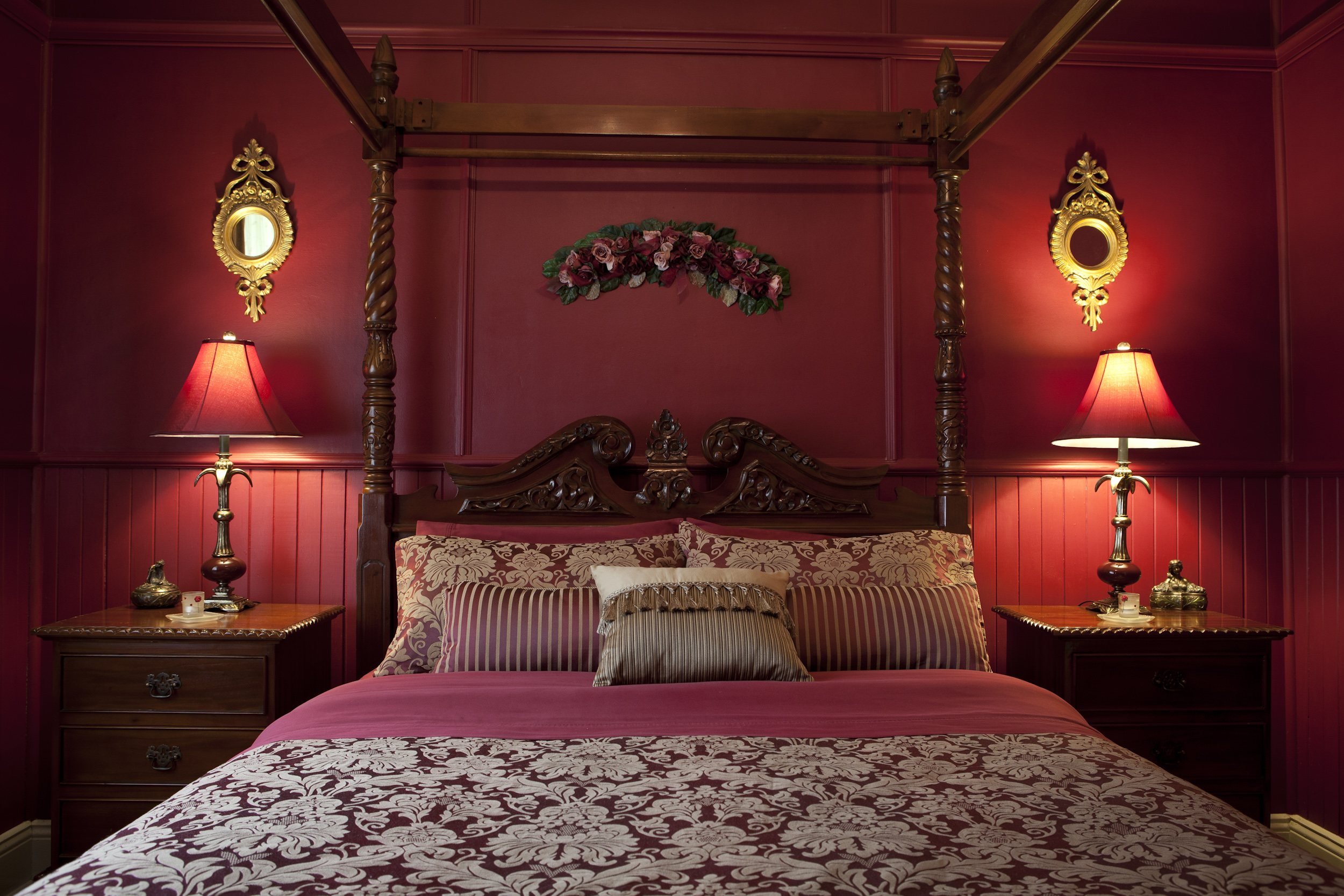 Leura Rose Cottage master bedroom 