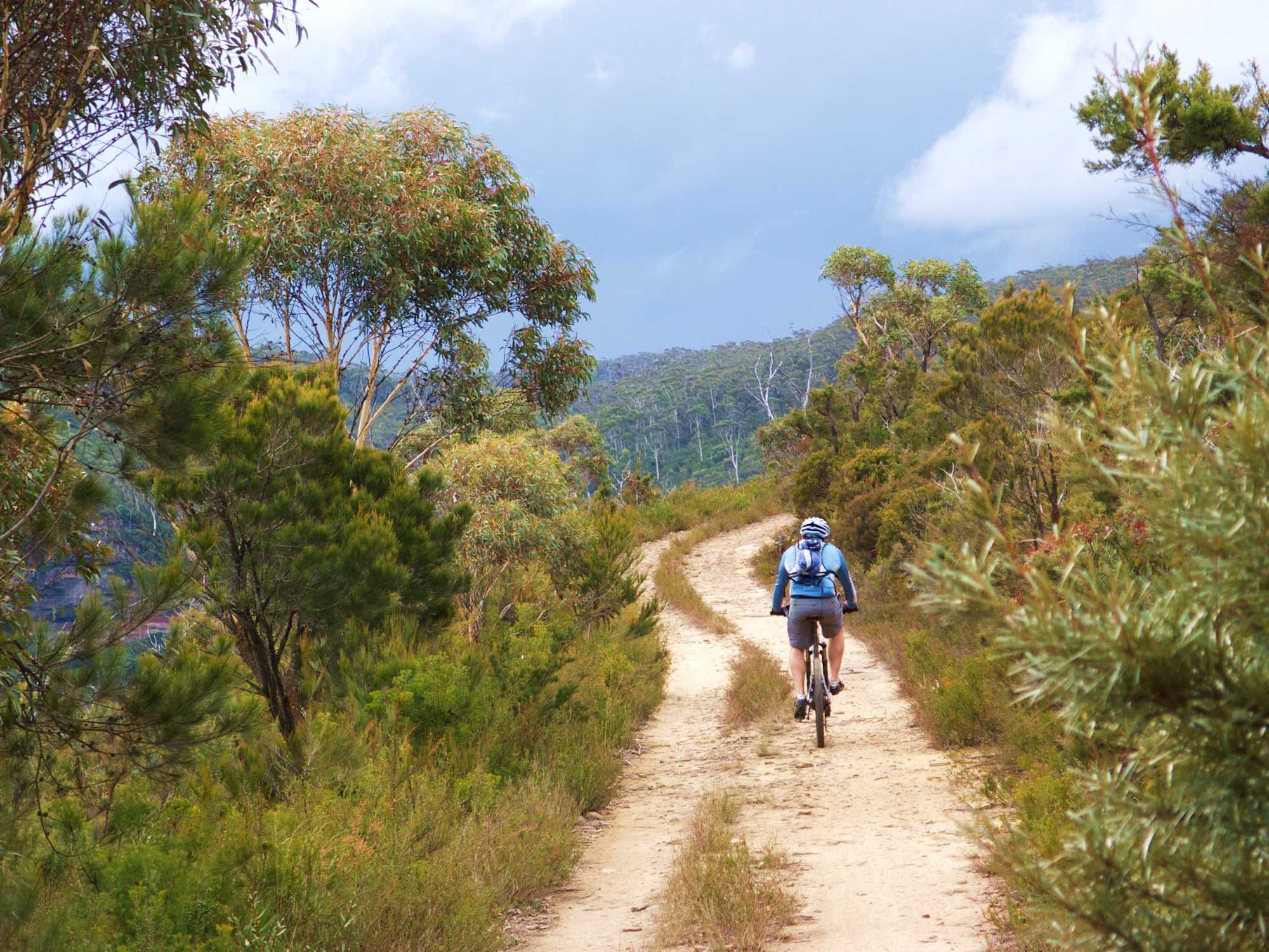 Escape to the Blue Mountains on a walking or cylcing experience