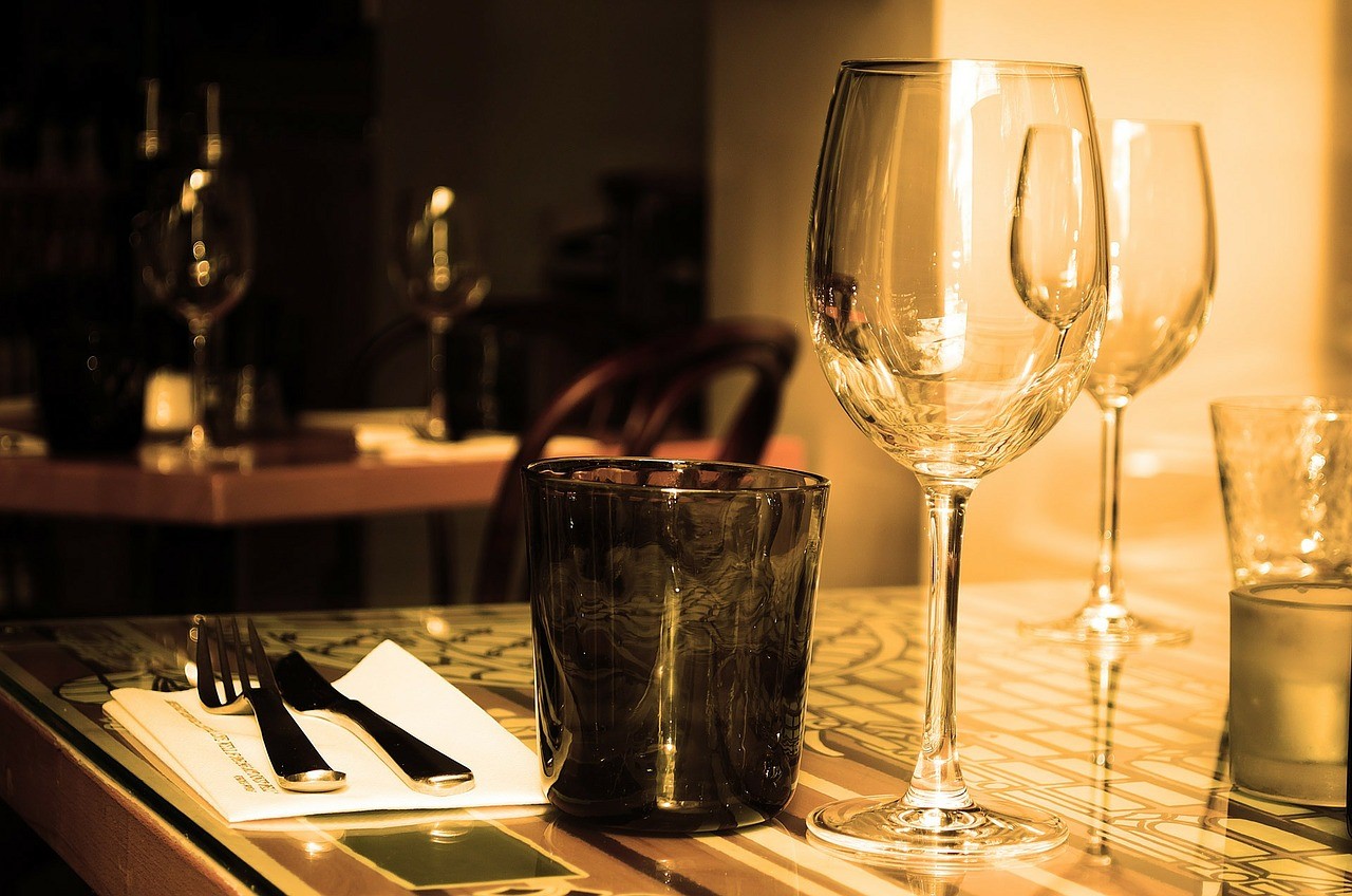 Menu placement for a dinner party