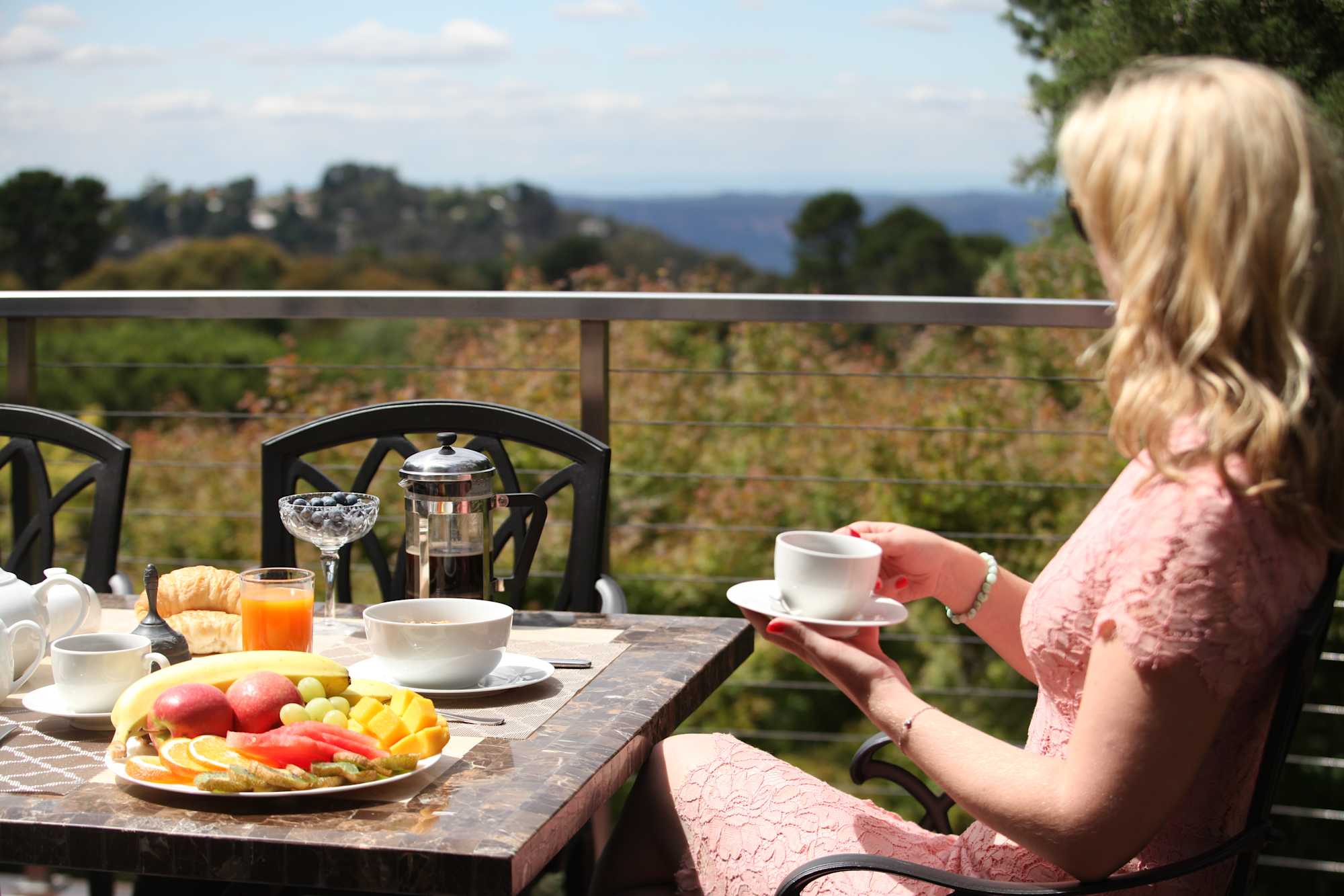 Enjoy alfresco breakfast dining overlooking the Jamison Valley at Mountain Whispers, Blue Mountains