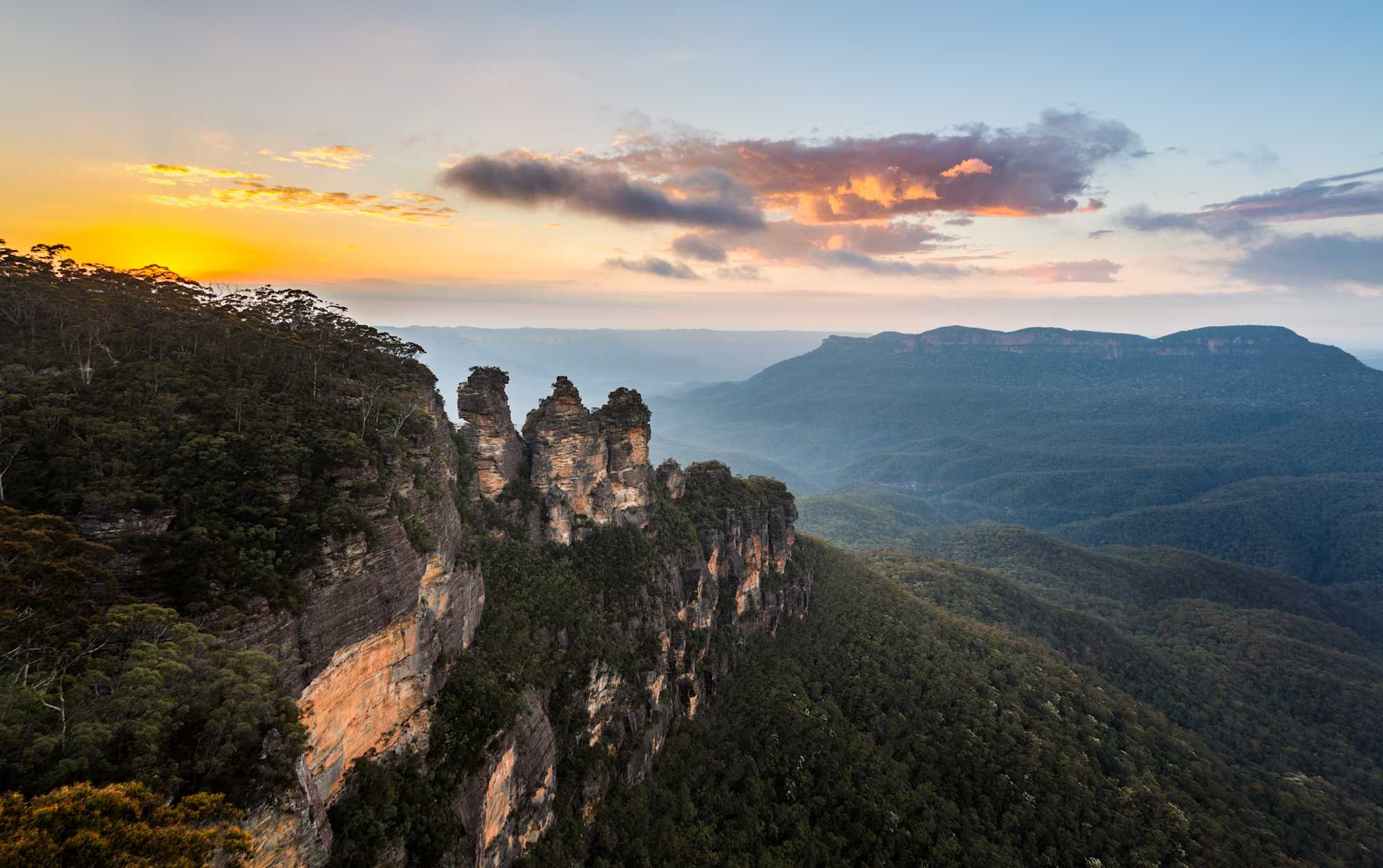 Experience a magical sunrise from Echo Point, Katoomba Blue Mountains