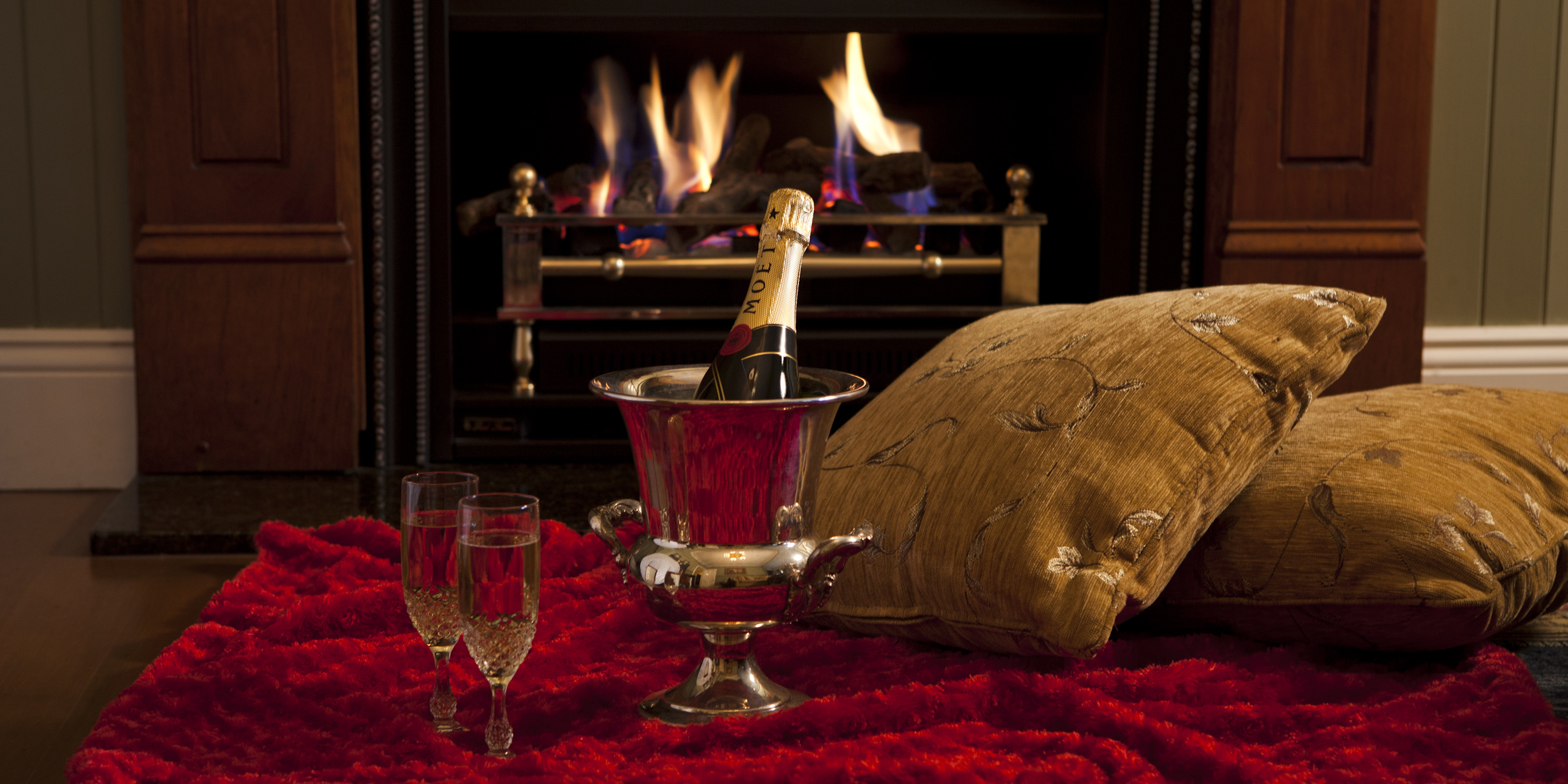 Romantic Gas-Log Fireplace at Leura Rose, Leura Blue Mountains