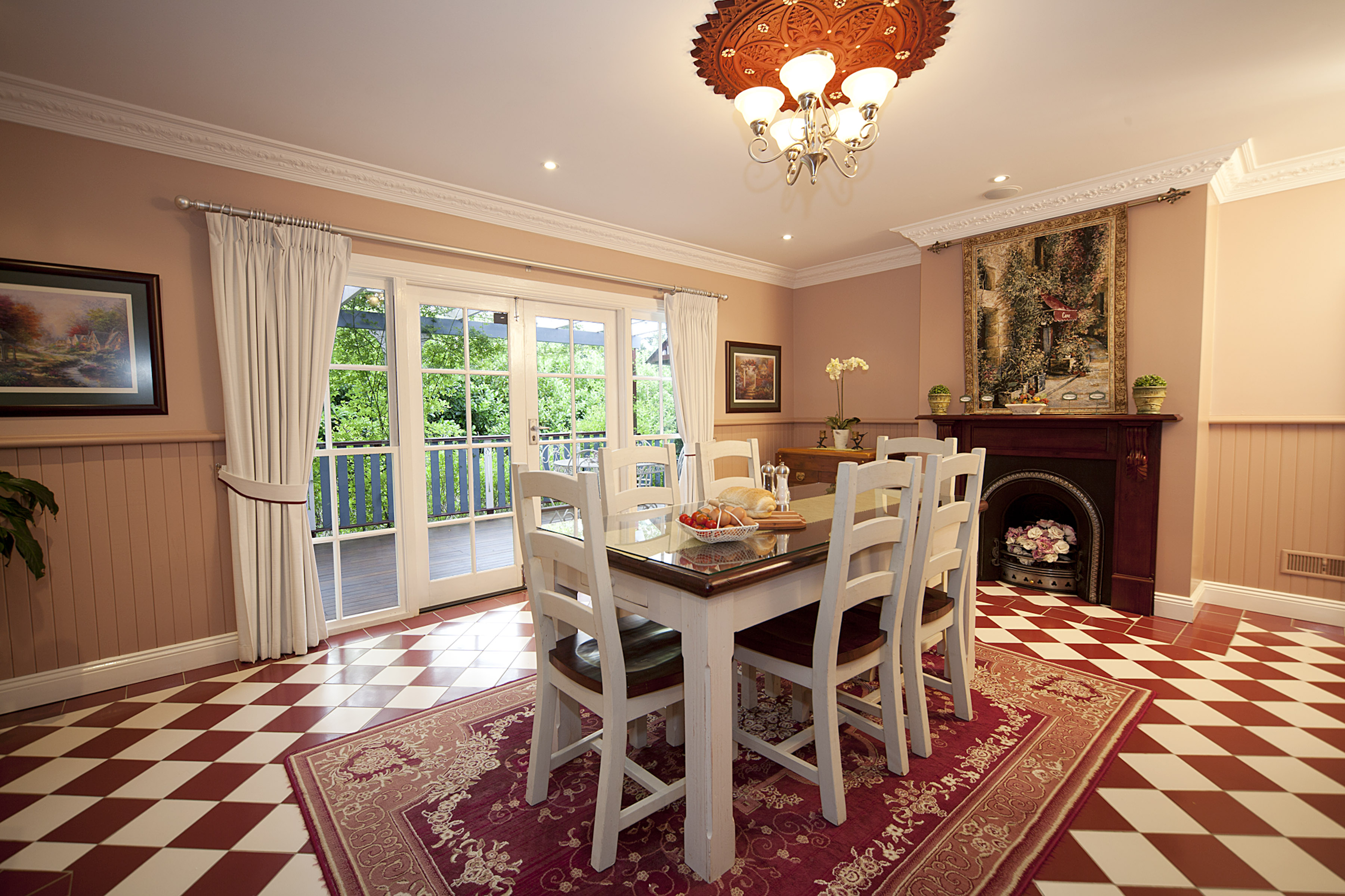 Leura Rose Cottage, Blue Mountains private dining area