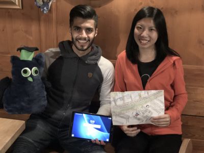Beim Sommerfest 2018 in München gewann Ami beim Malwettbewerb ein Tablet als ersten Preis. Yushan gab ihm Nachhilfe in Englisch. 