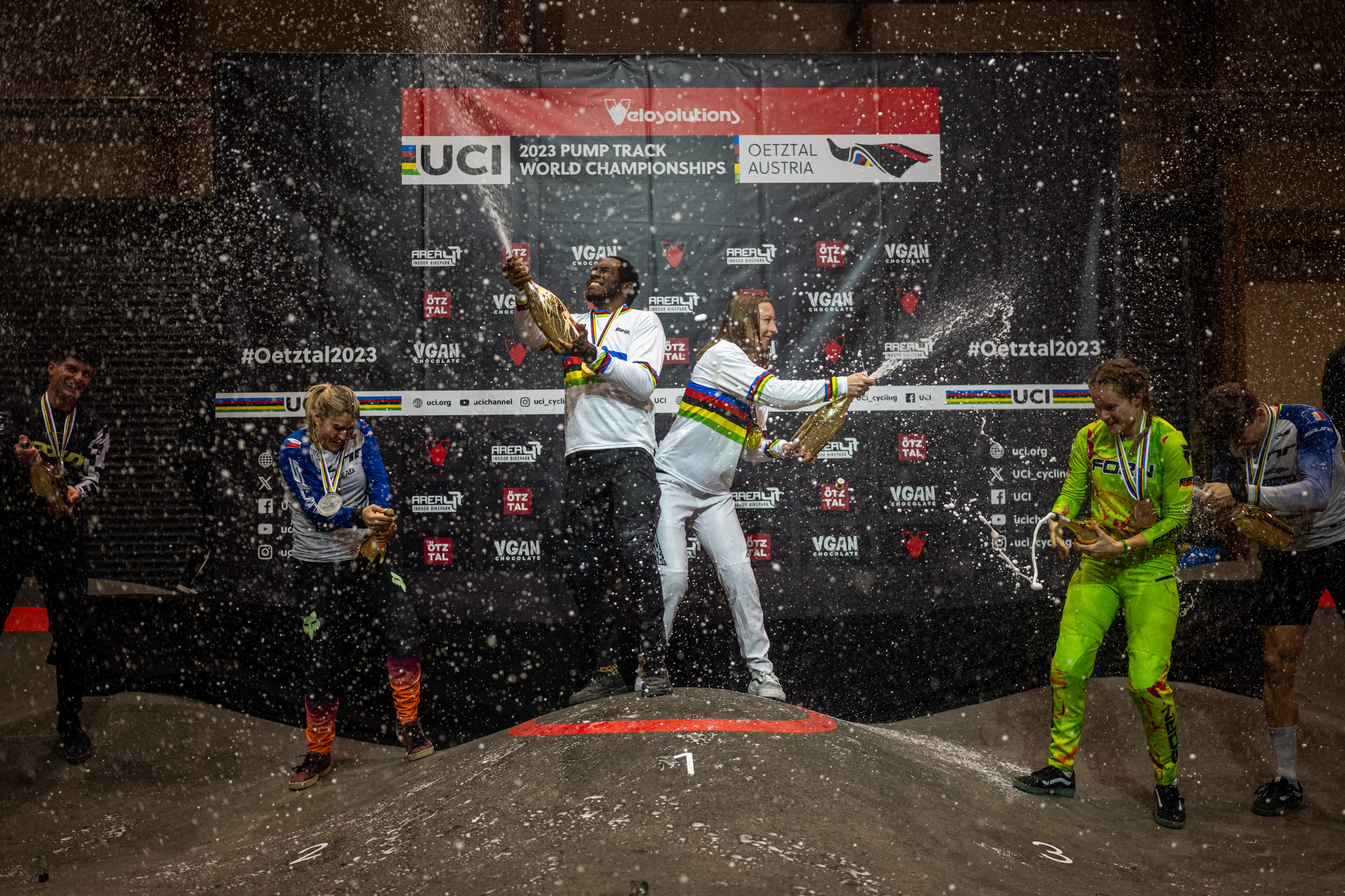 track pump with gauge