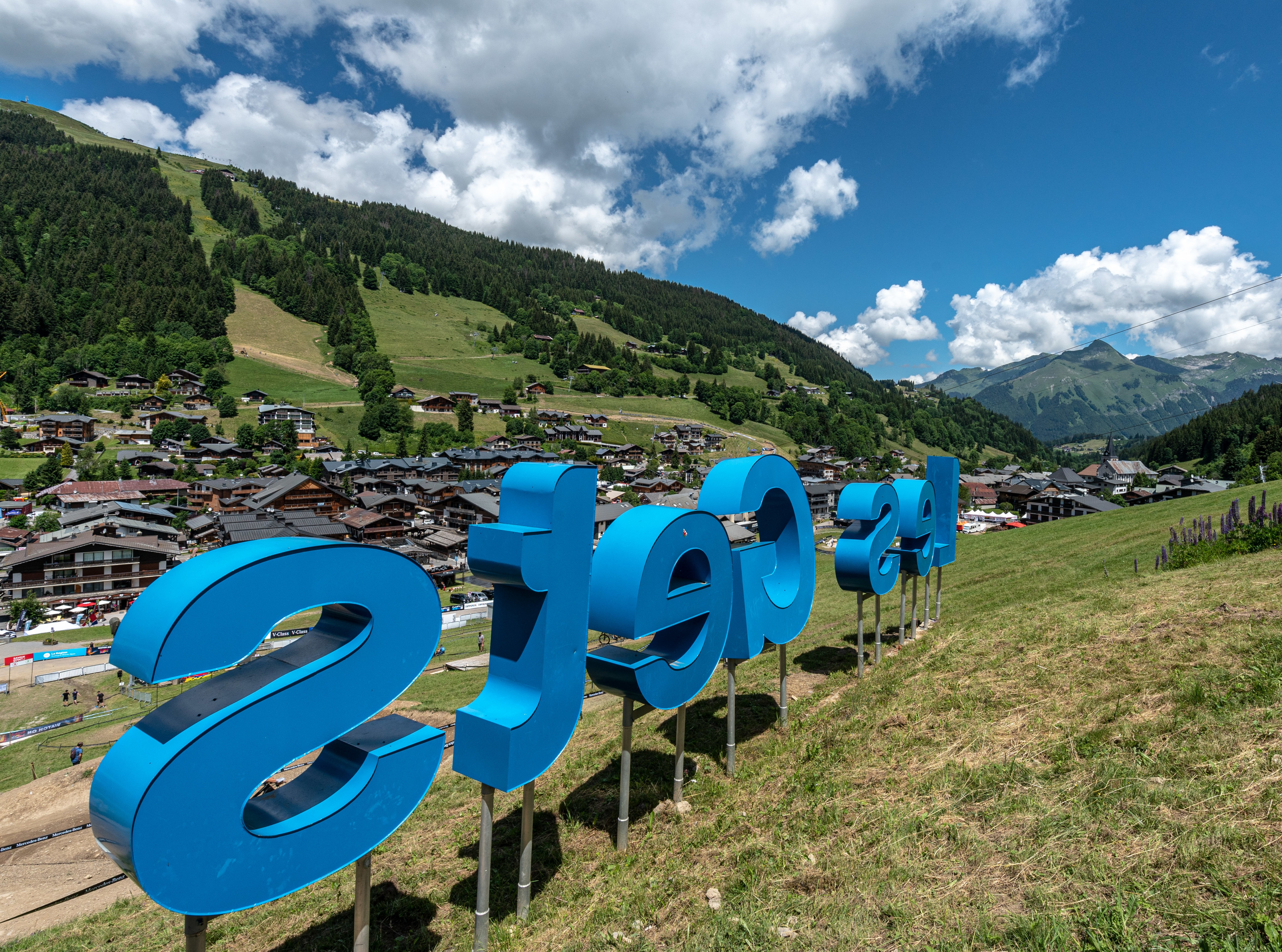 UCI Mountain Bike World Championships Fans get in on the action at Les