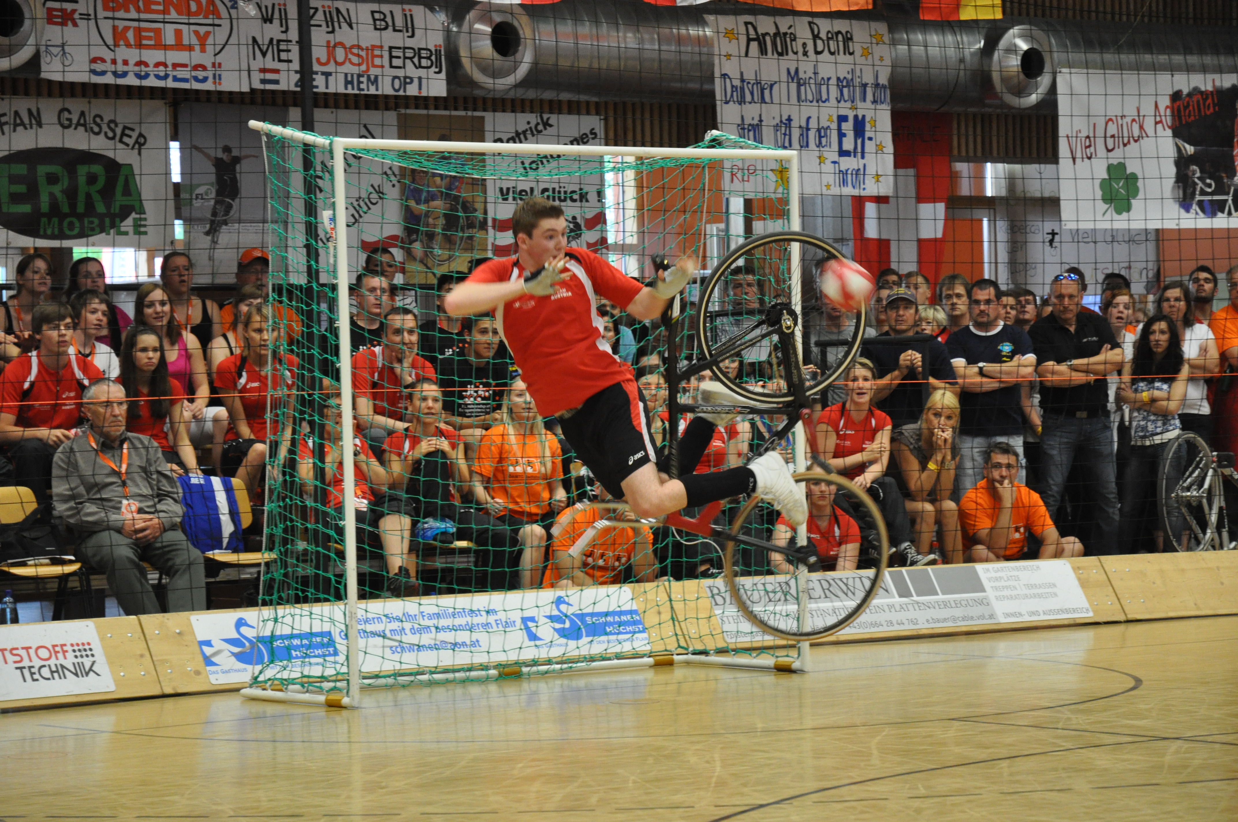 Cycle-ball: a look behind the scenes | UCI