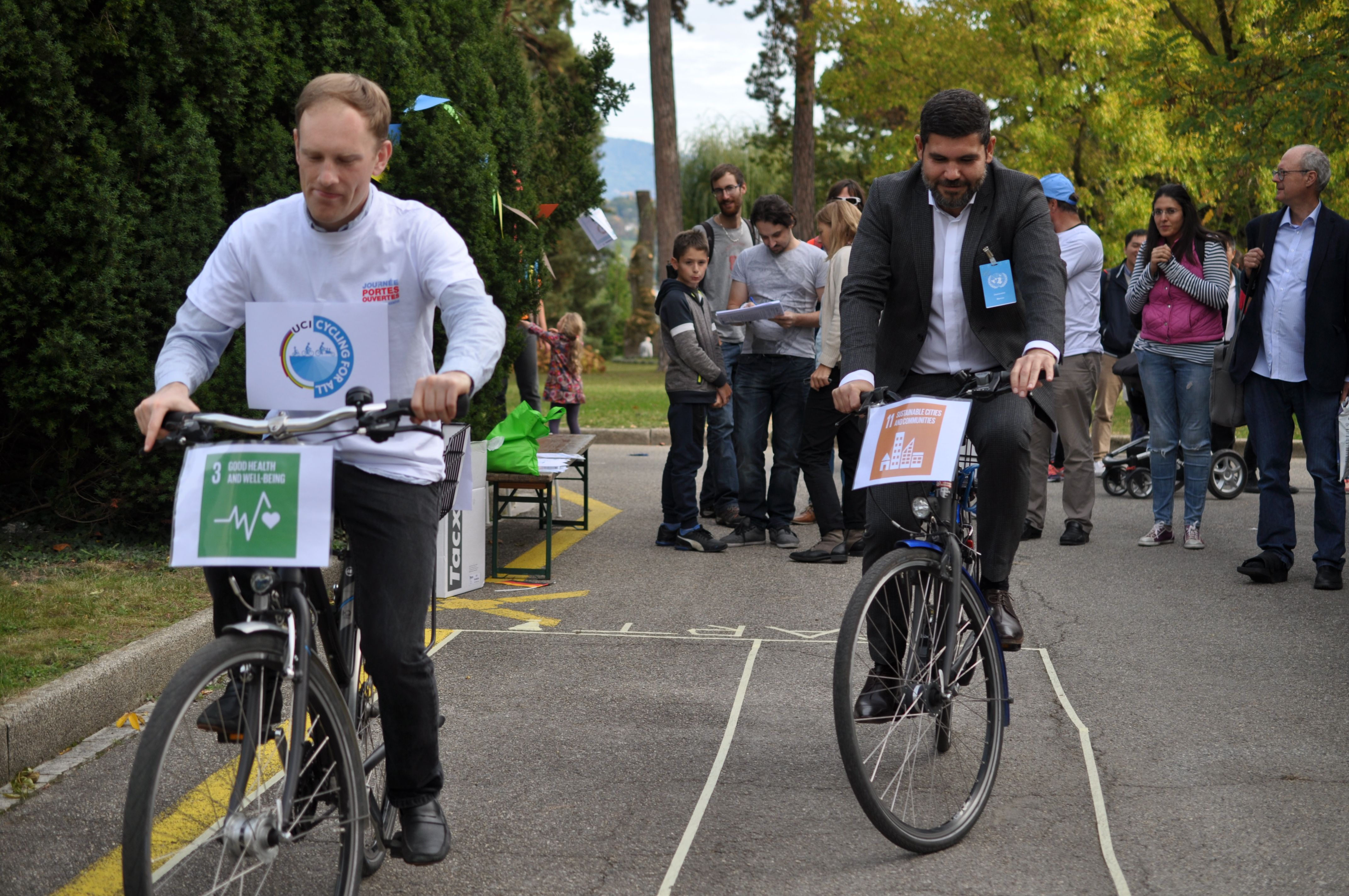 Slow bicycle clearance race