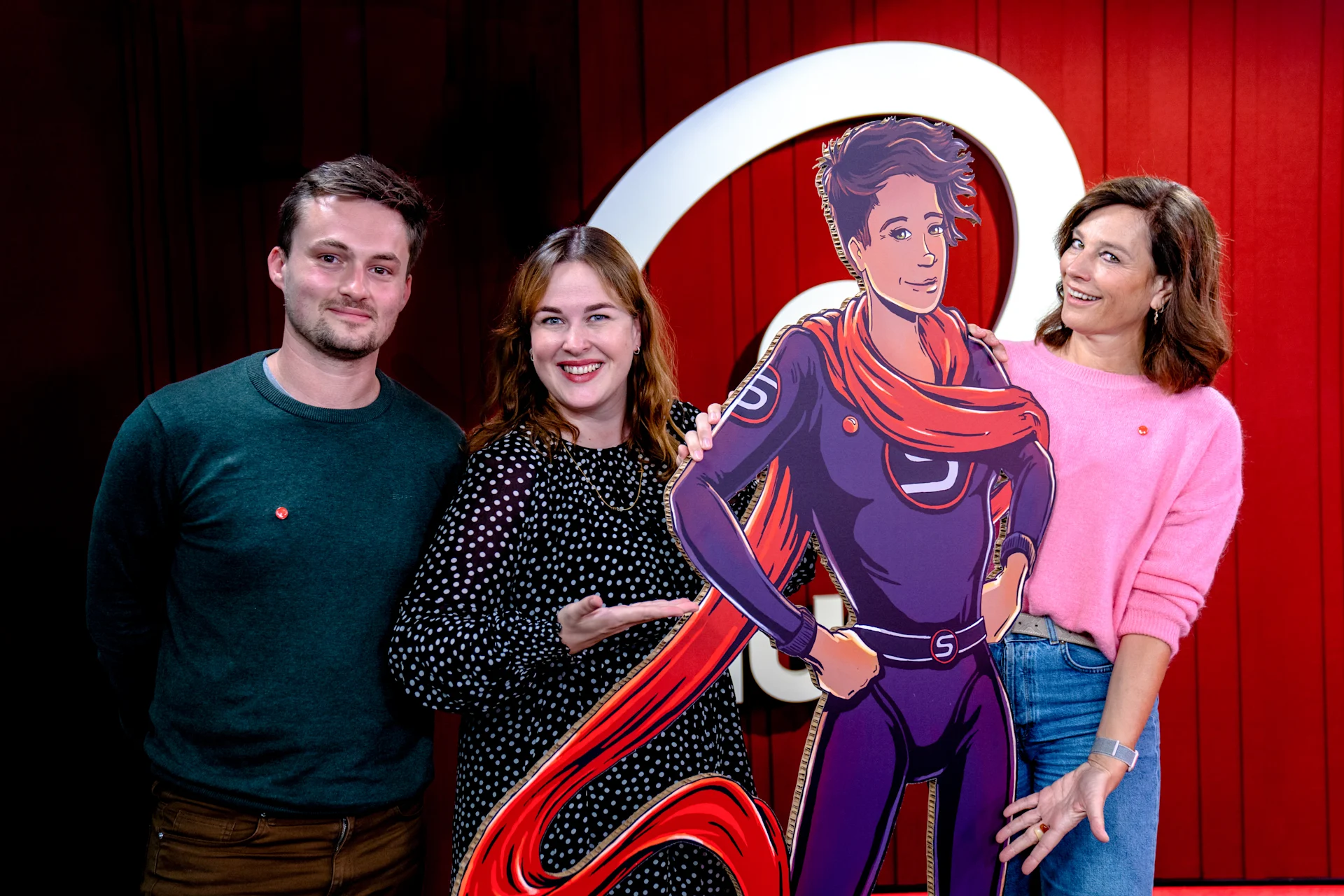 SideKick Sam samen met Birgit van Mol op bezoek bij Qmusic dj's