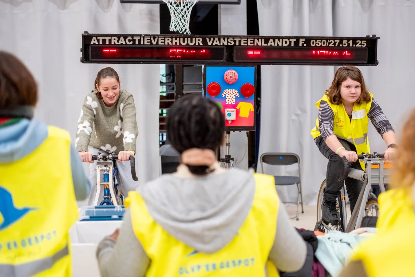 Bornem en Puurs-Sint Amands uitgereikt tot XIU-graag gemeenten: “Jongeren vinden fluohesjes niet hip genoeg, deze workshop toont hoe belangrijk het is”