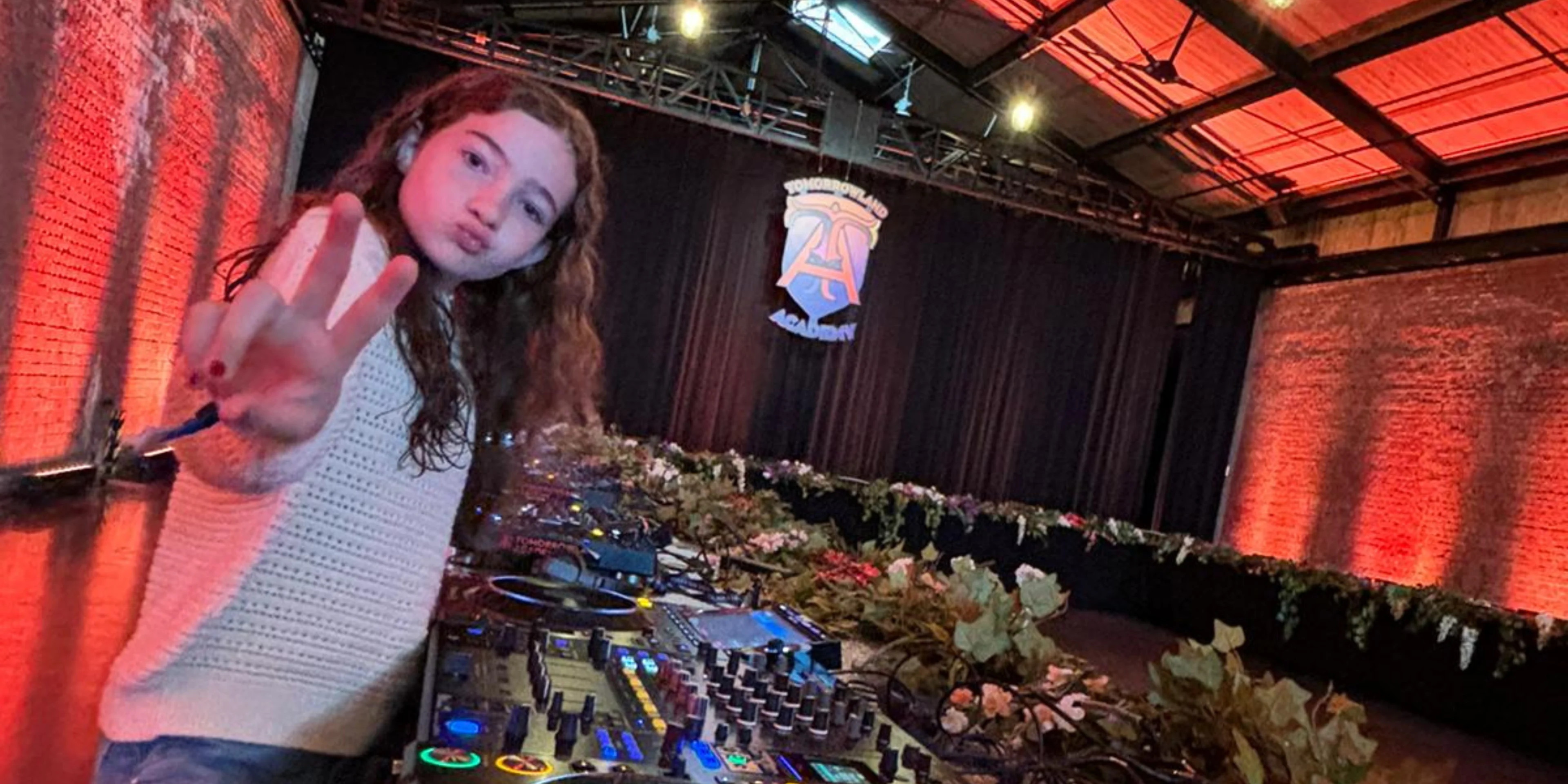 Jong en Zot Getalenteerd – Lynn (11) droomt ervan om een bekende dj te worden: “Achter de draaitafel ben ik echt gelukkig”