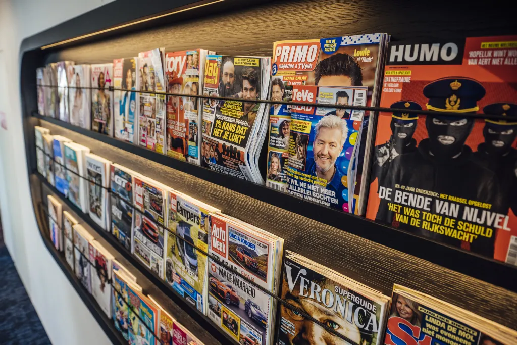 Verschillende magazines van DPG Media naast elkaar waaronder ook TeVe-Blad