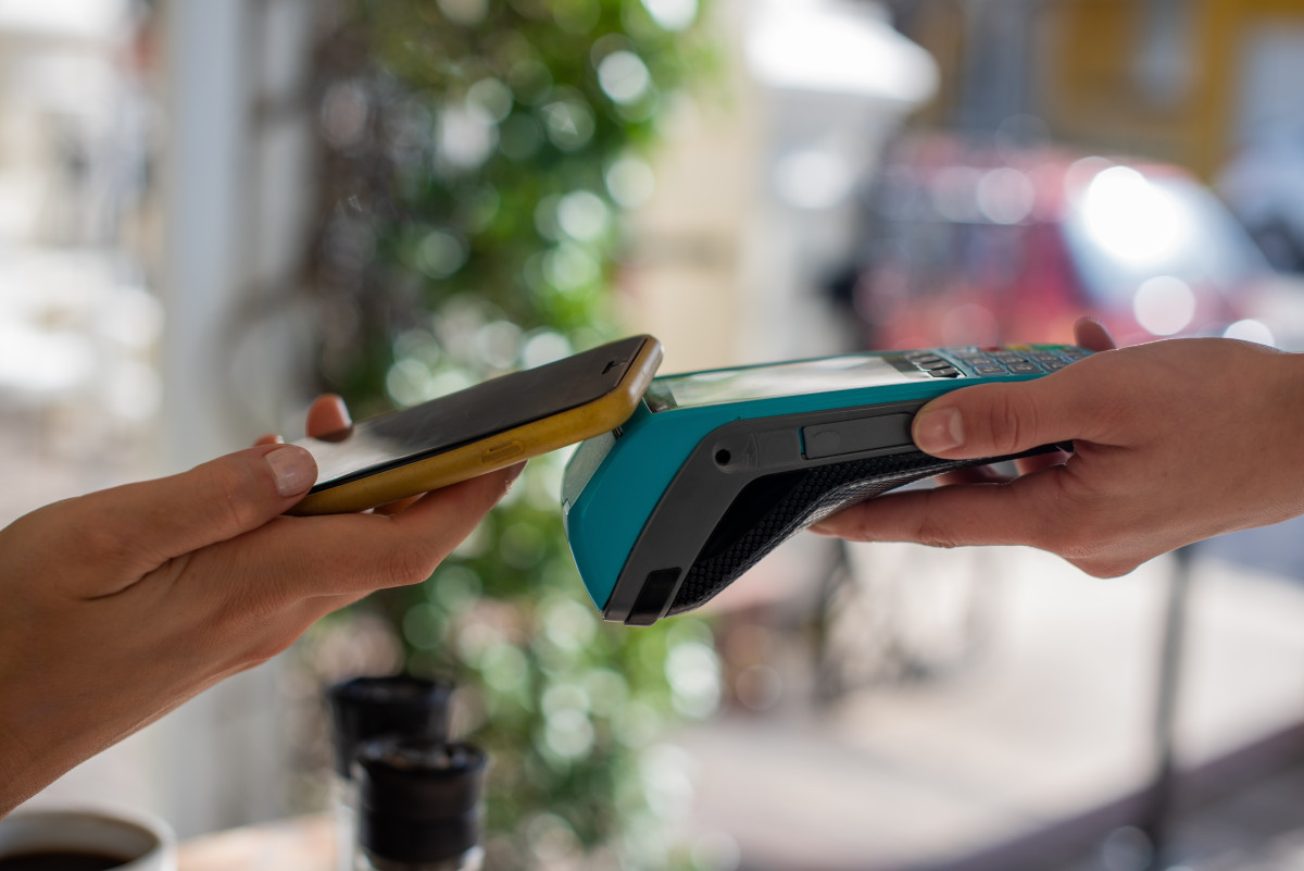 Apple Simplifies Mobile Payments and POS with Tap-to-Pay