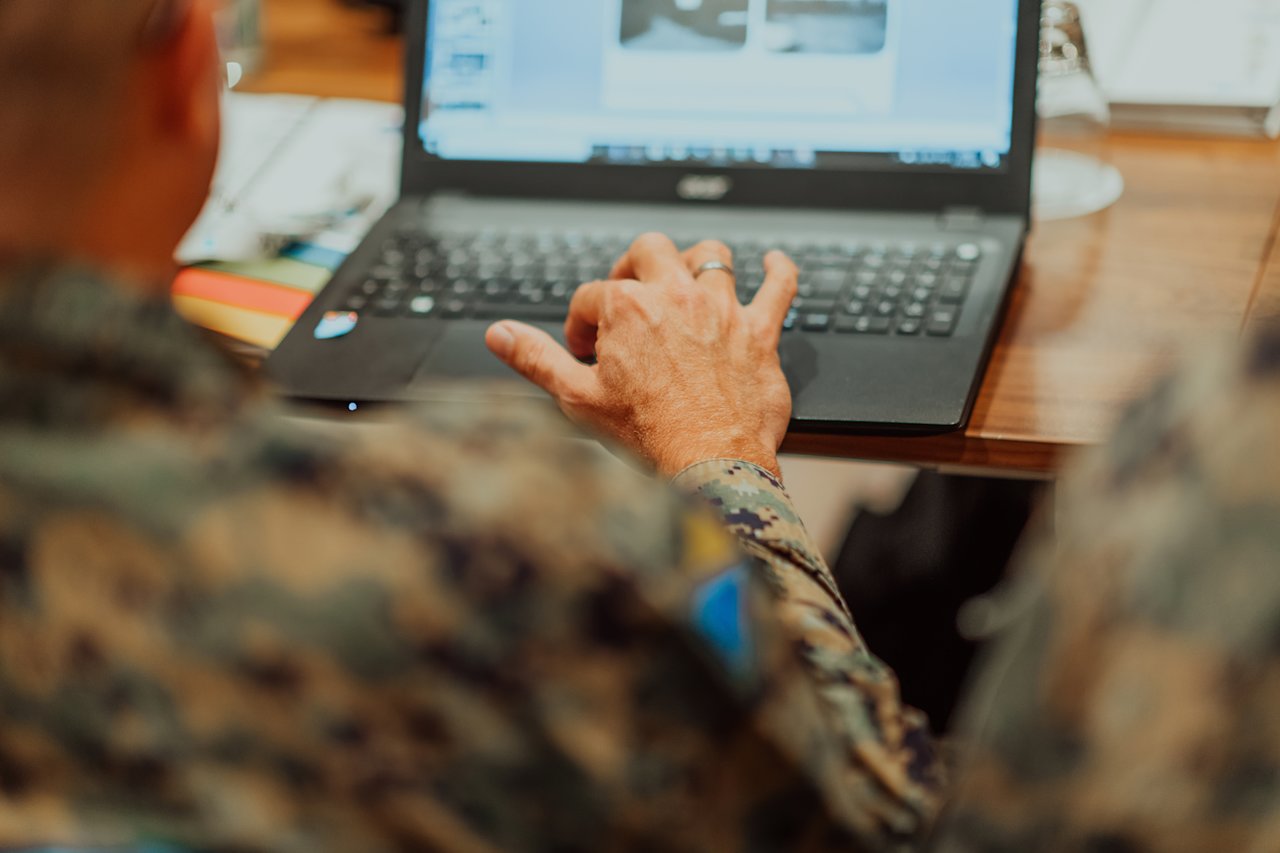 Transforming a critical defence network program
