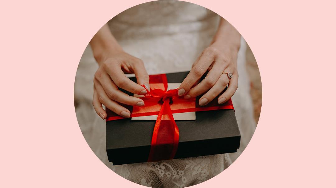 20 Lovely Wedding Gifts For A Second Marriage Zola Expert Wedding Advice