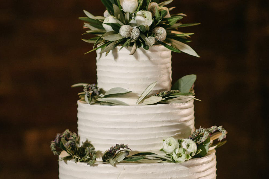 What Are the Most Popular Flavors For a Wedding Cake?