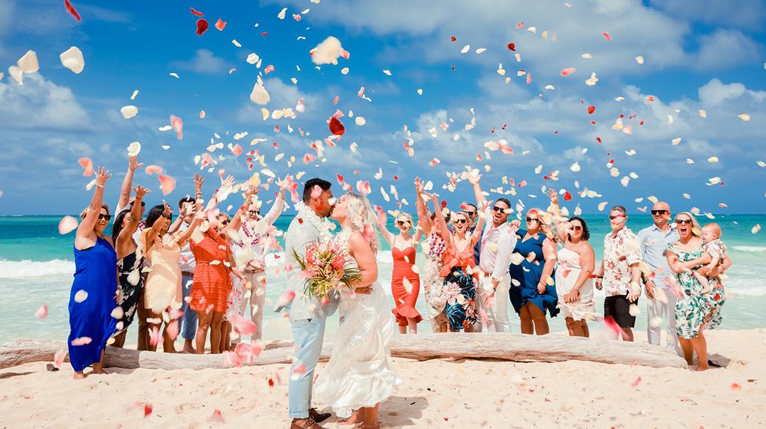 Wedding Attire 101: Women's Beach Wedding Outfits - Zola Expert Wedding Advice Wedding Attire 101: Women's Beach Wedding Outfits - Zola Expert Wedding Advice