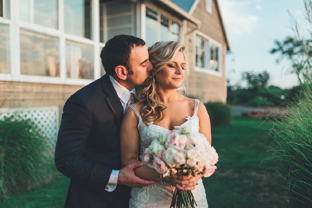 Beach Wedding Attire, Women's Style Guide