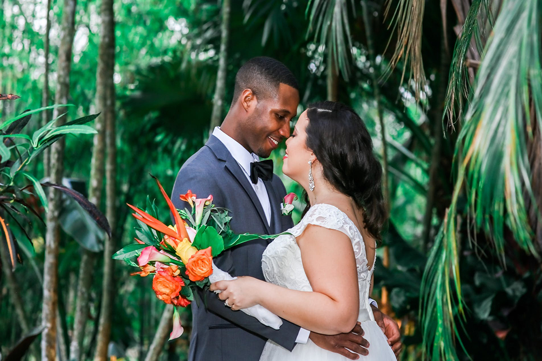 How to Plan a Tropical Wedding Theme