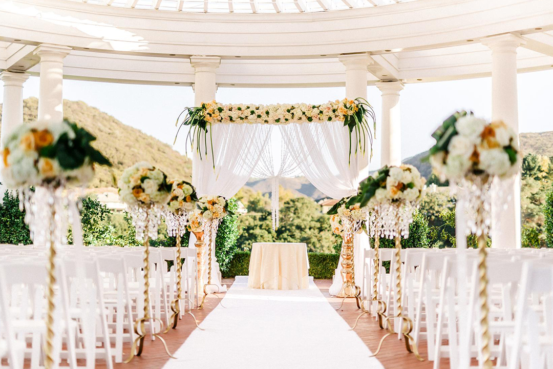 Wedding Aisle Flower Ideas - Zola Expert Wedding Advice