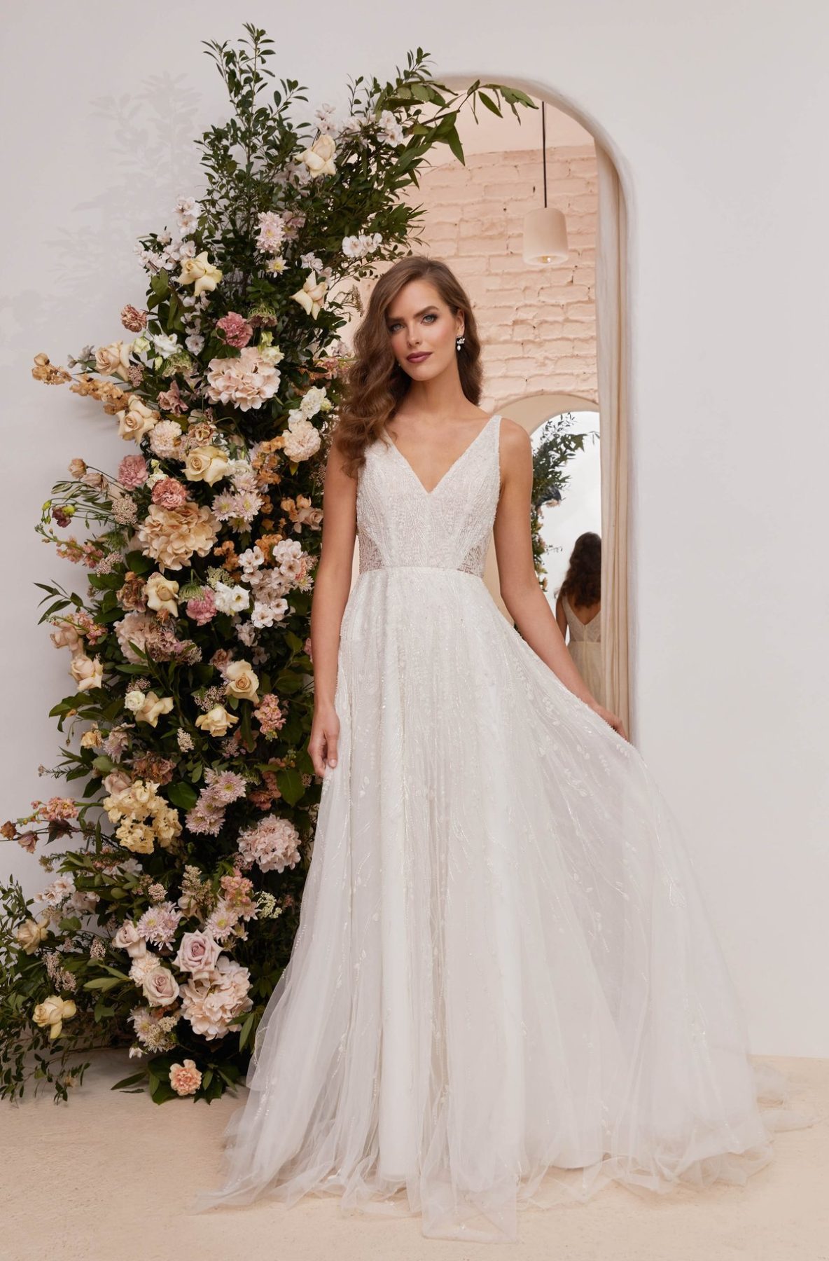 Wedding Dress Silhouettes: The Complete Style Guide - Zola Expert Wedding  Advice