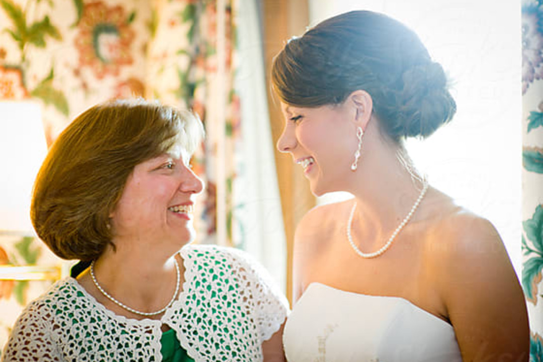 Who Walks the Mother of the Bride Down the Aisle? - Zola Expert Wedding  Advice