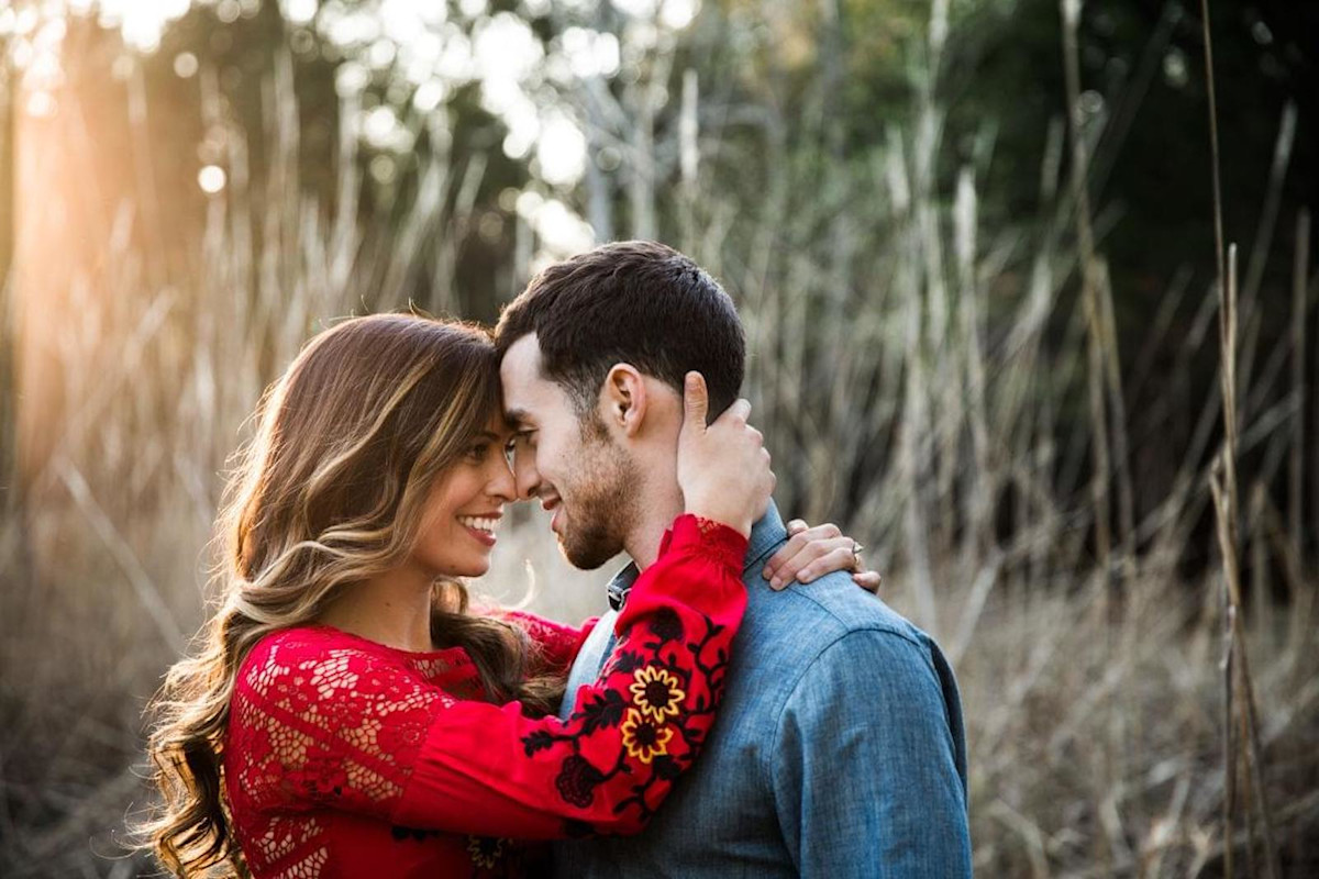 What To Wear For Engagement Photo Outfits Zola Expert Wedding Advice