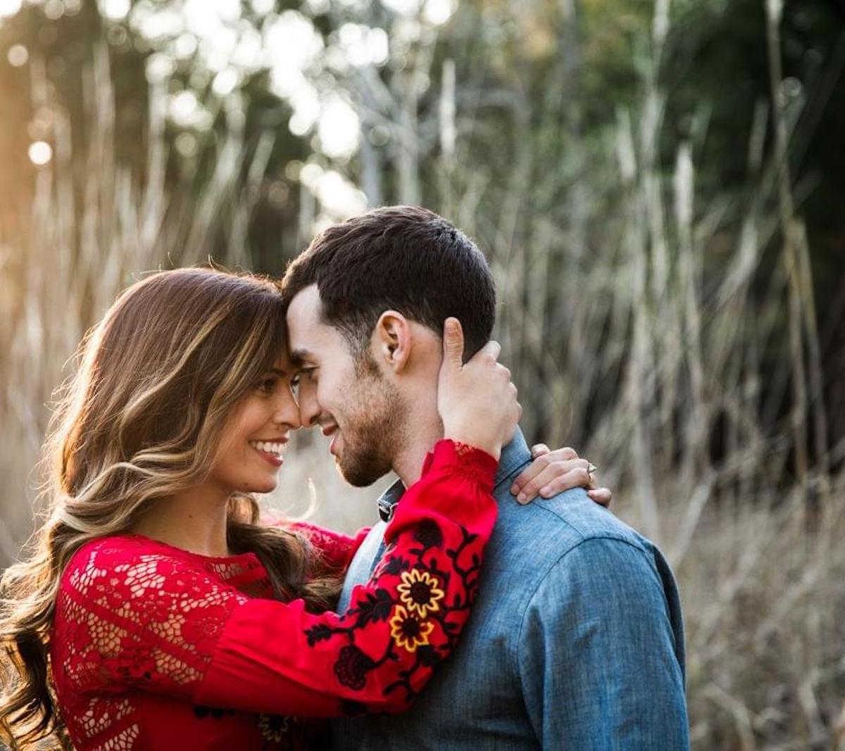 What To Wear For Engagement Photo Outfits Zola Expert Wedding Advice