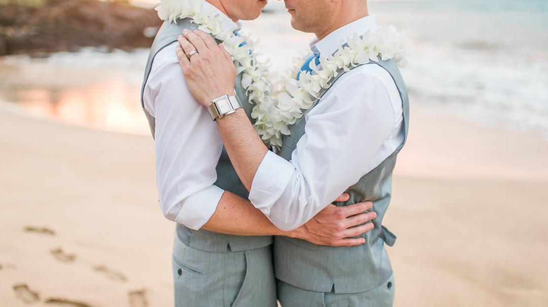 Wedding Attire 101: Men's Beach Attire - Zola Expert Wedding Advice