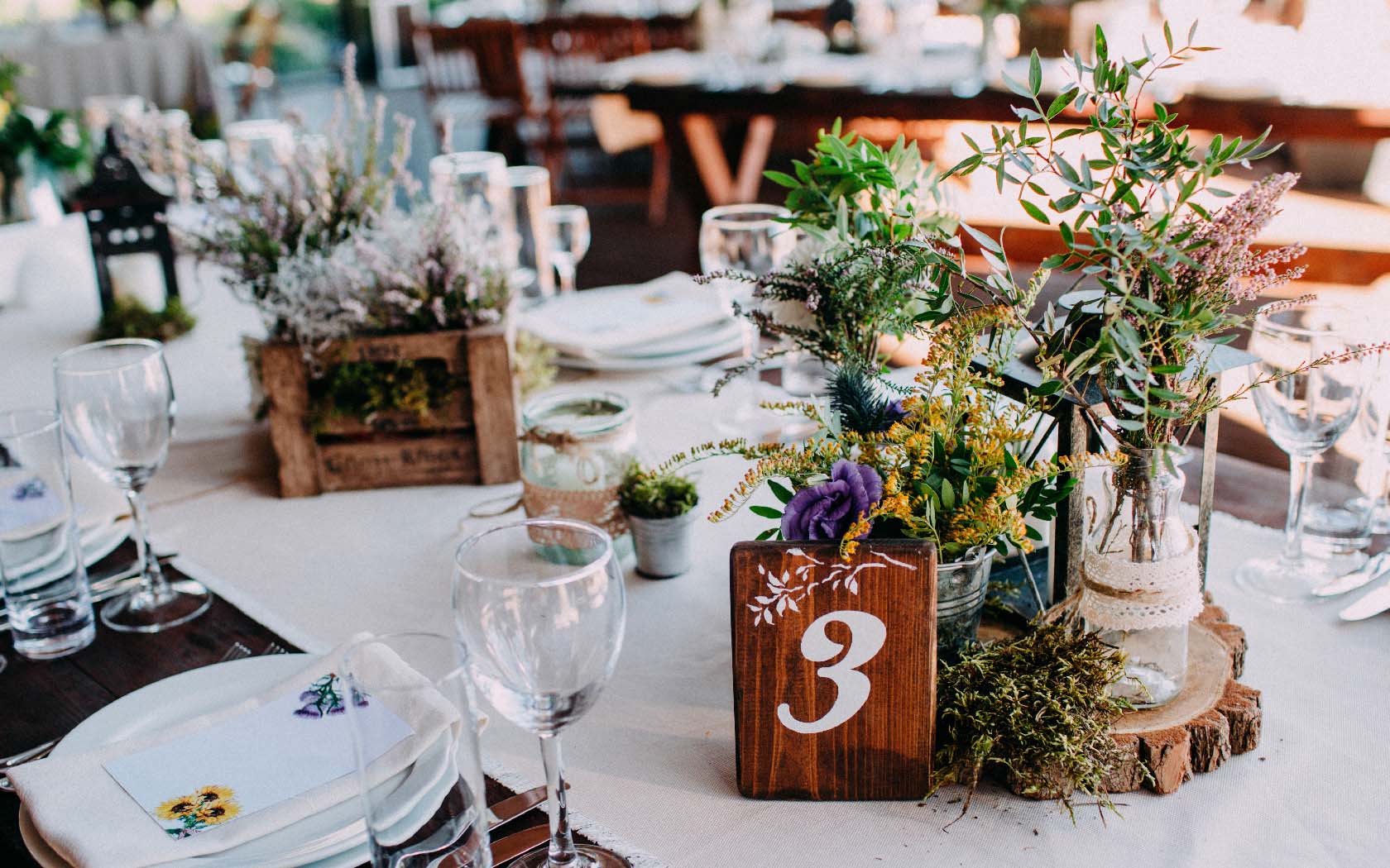 55 Boho & Rustic Wildflower Wedding Ideas on Budget -  Wildflower wedding,  Wedding centerpieces, Wedding table