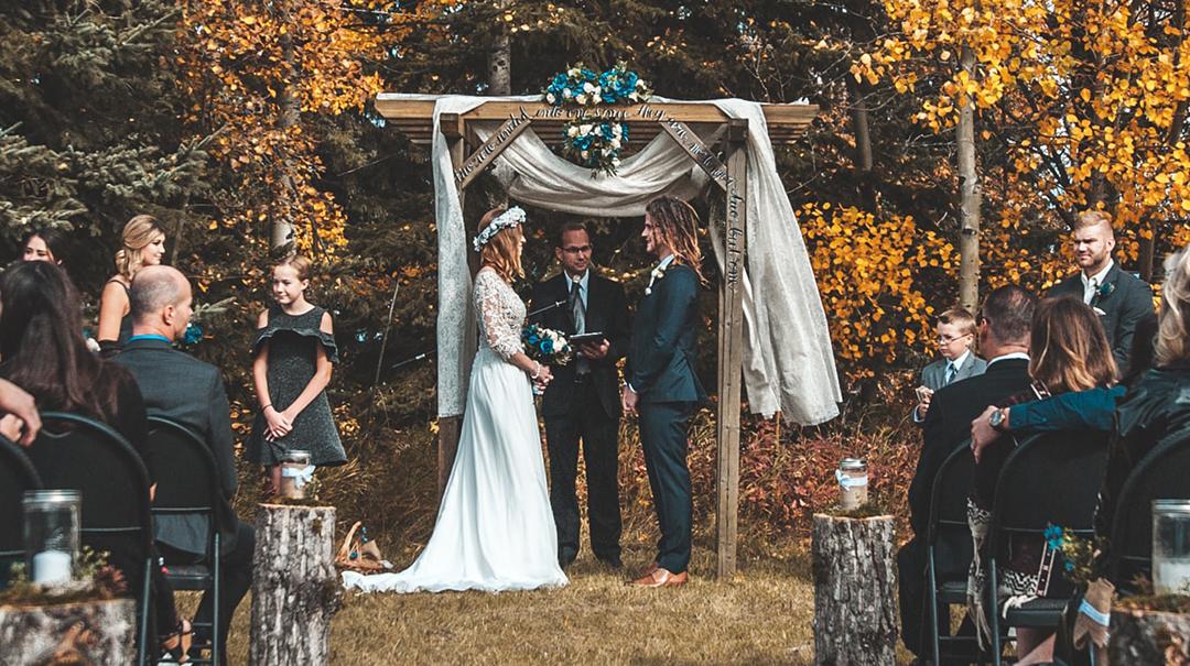 48 Fall Wedding Ideas for a Breathtaking Autumn Day - Zola Expert Wedding Advice 48 Fall Wedding Ideas for a Breathtaking Autumn Day - Zola Expert Wedding Advice