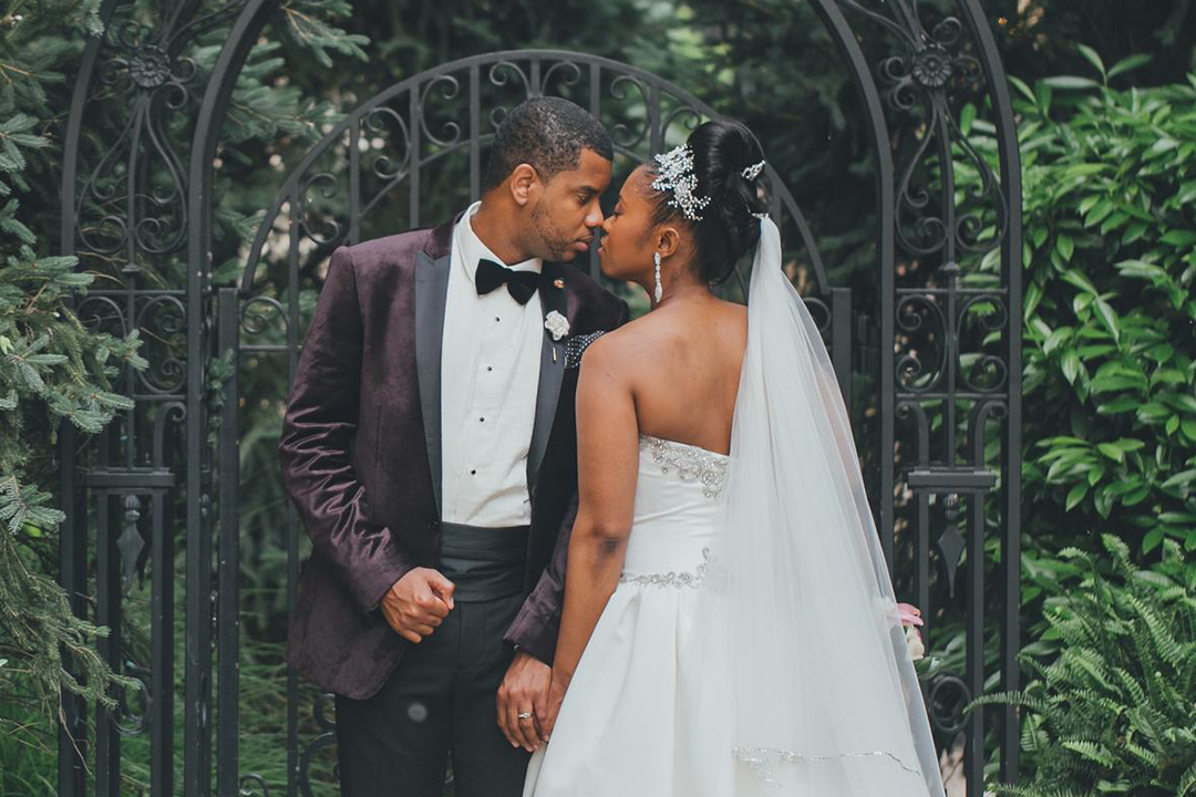 15 Beautiful Wedding Hairstyle Ideas With a Veil - Zola Expert Wedding  Advice