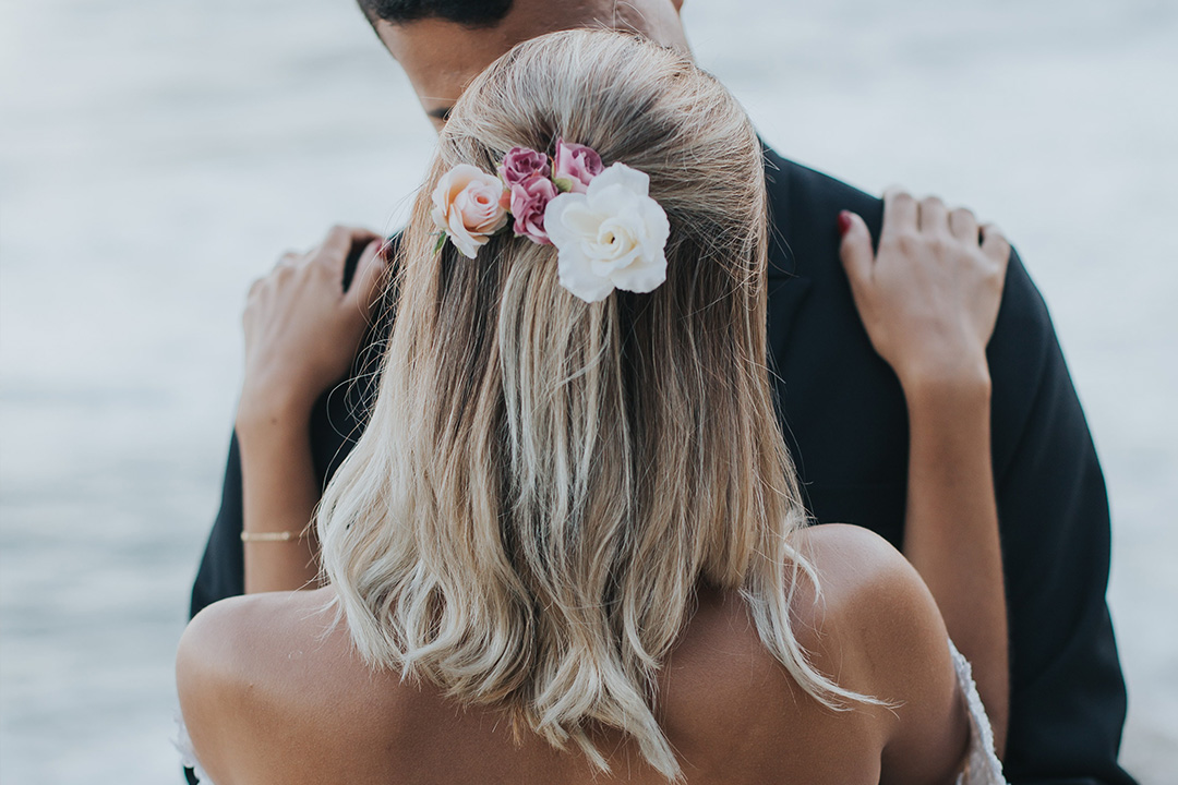 18 Ways to Style Wedding Hair Accessories for Short Hair - Zola
