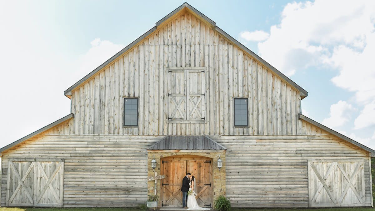 5 Things To Know About Barn Weddings Zola Expert Wedding Advice