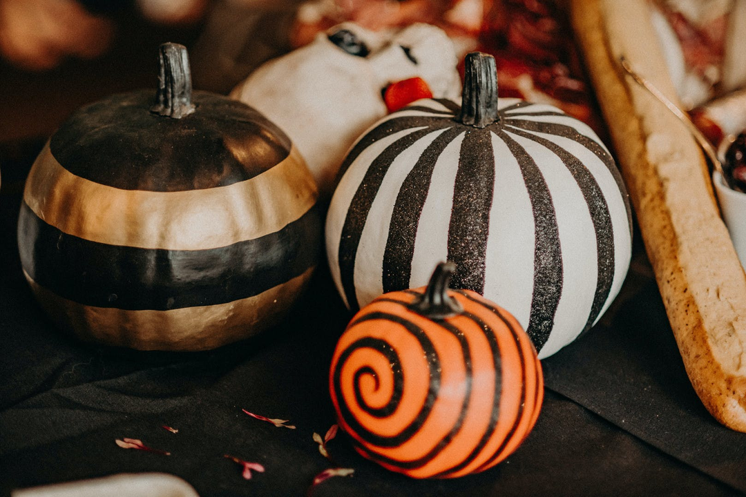 How to Put Together a Spooky Halloween Wedding