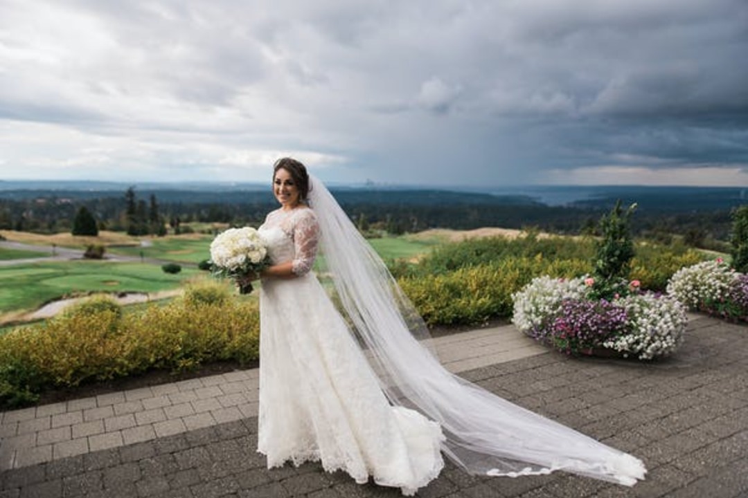 What Are the Best Wedding Dress Styles for Larger Chests? - Zola Expert  Wedding Advice