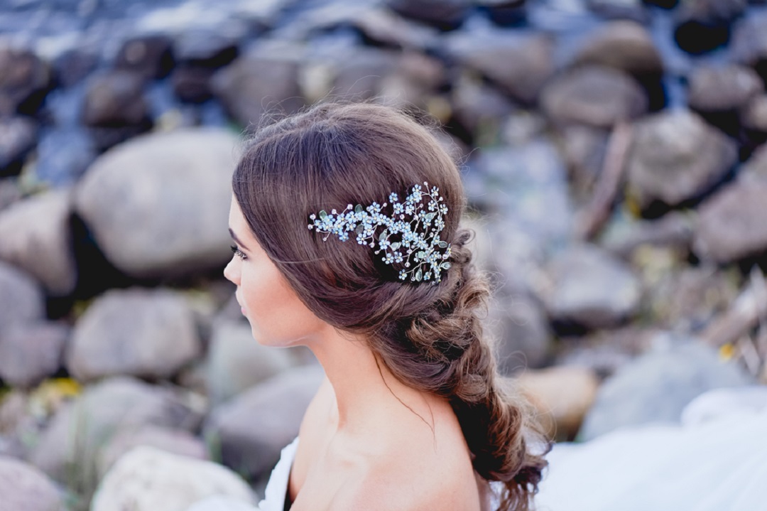  10 Amazing Hairstyles Perfect for your Beach Wedding
