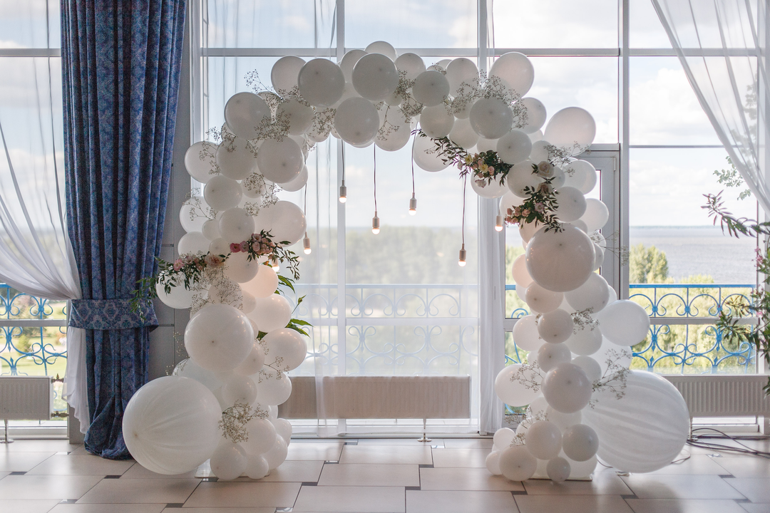 No Helium Required for this Epic Balloon Ceiling - Make:  Balloon ceiling,  Balloon ceiling decorations, Balloon decorations without helium