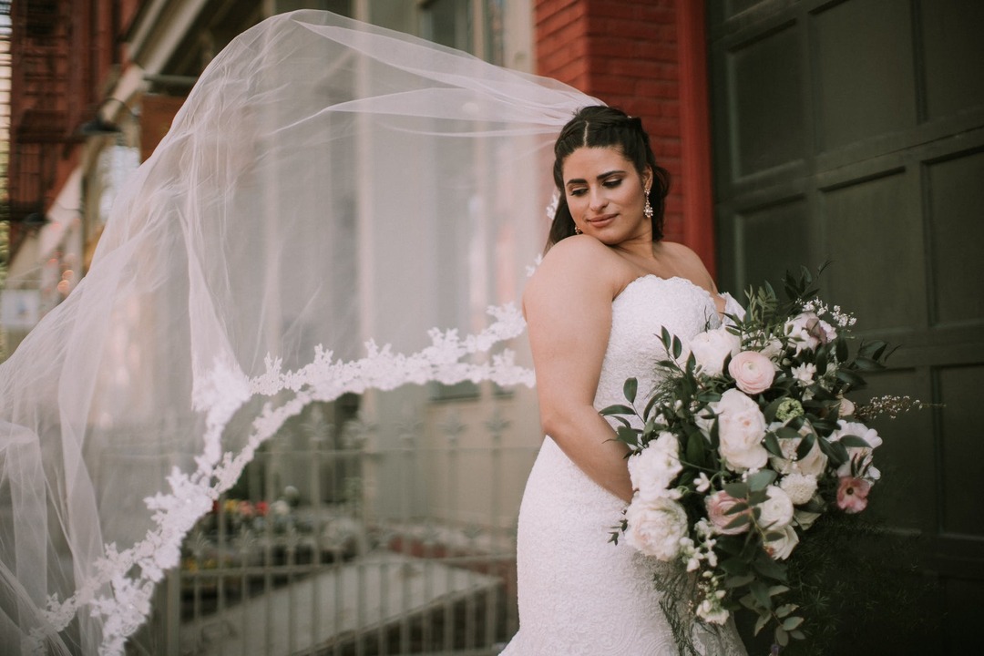 Best Wedding Dress Styles for Plus-Size Women | Zola