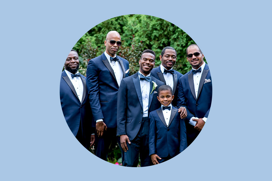 Groom wearing different outlet suit to groomsmen