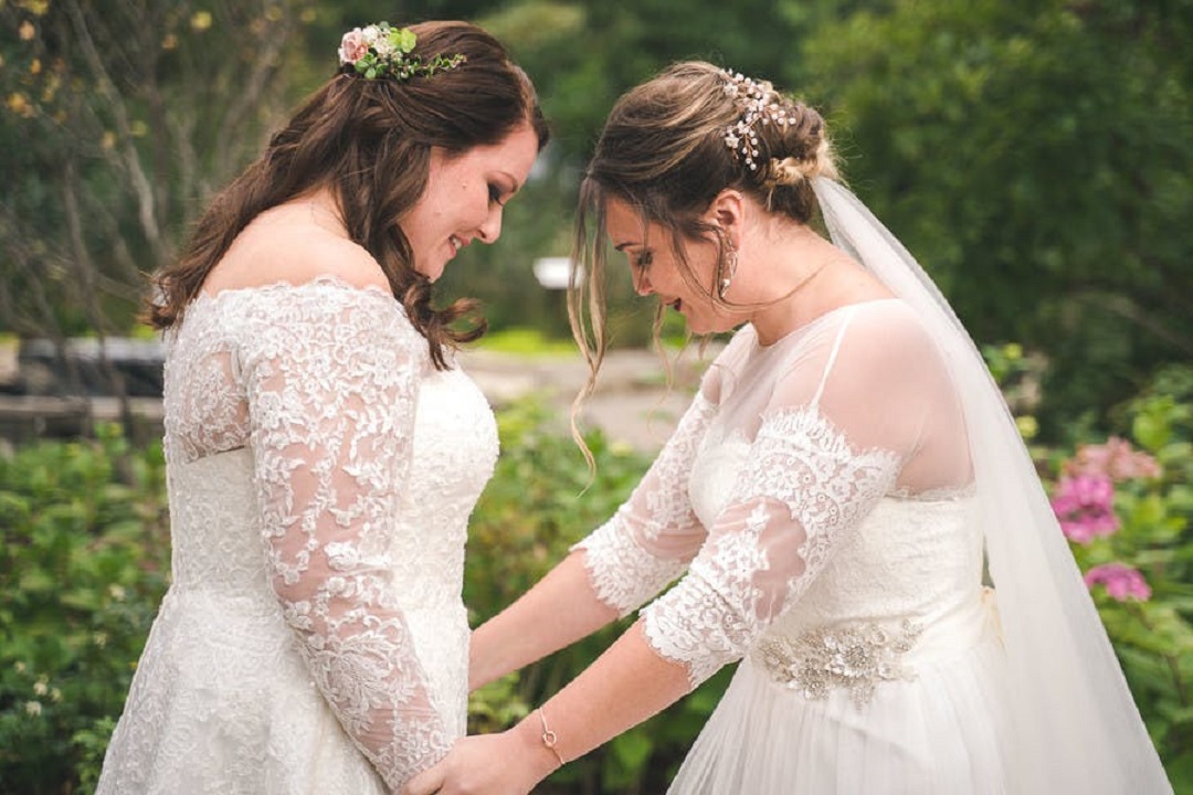 8 Gender-Neutral Readings for Your LGBTQ+ Wedding Ceremony