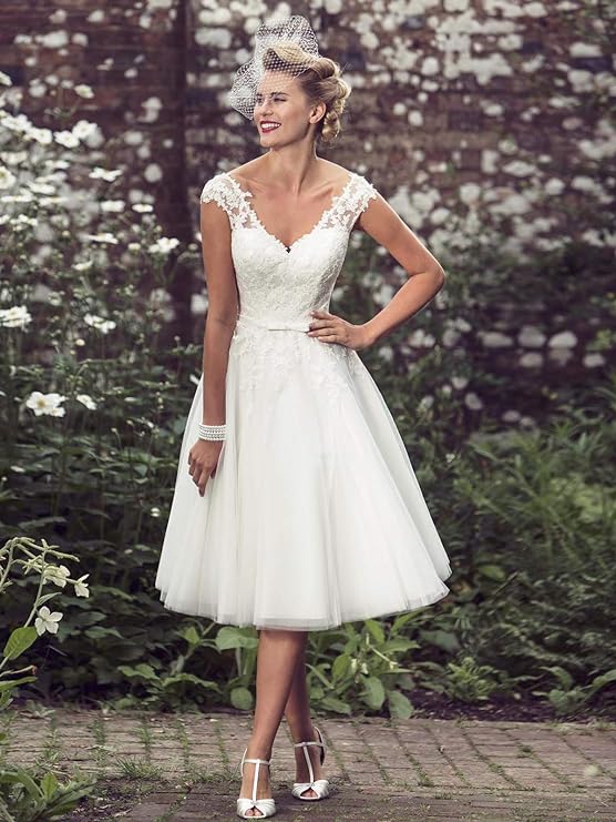 Wedding Dress Silhouettes: The Complete Style Guide - Zola Expert ...