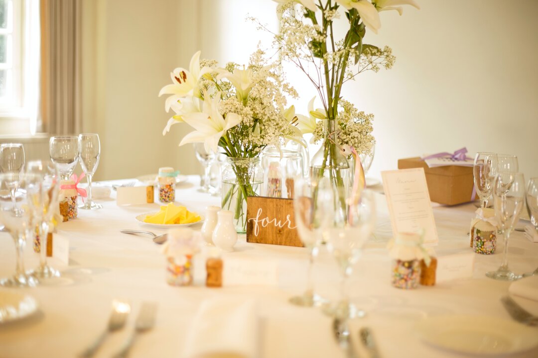 Do You Need Place Cards at a Wedding? - Zola Expert Wedding Advice
